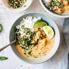 quick and easy vegan curry in a blue bowl
