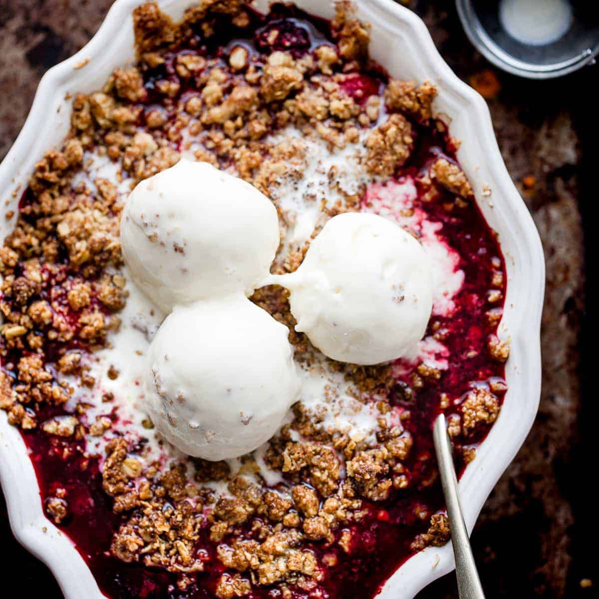 Easy Apple And Blackberry Crumble Savvy Bites