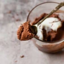 Easy chocolate mousse light and fluffy on a spoon.