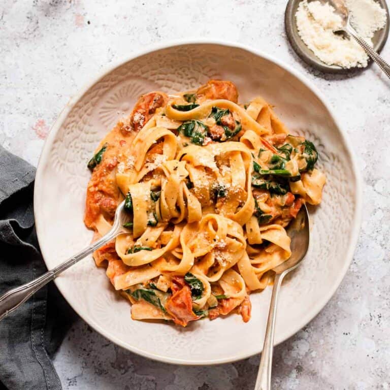 Quick & Easy Roasted Tomato Pasta-All ingredients from Aldi - Savvy Bites