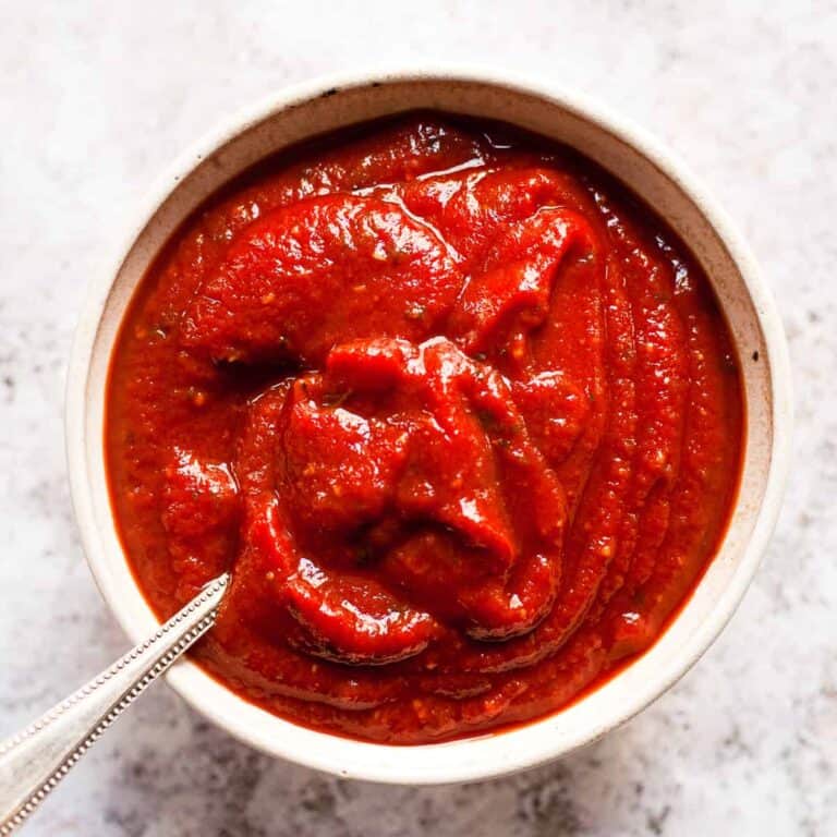Rich and Hearty Homemade Pizza Sauce