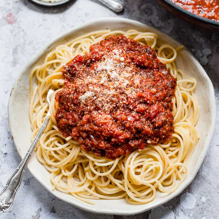 Easy and Rich Tomato Pasta Sauce