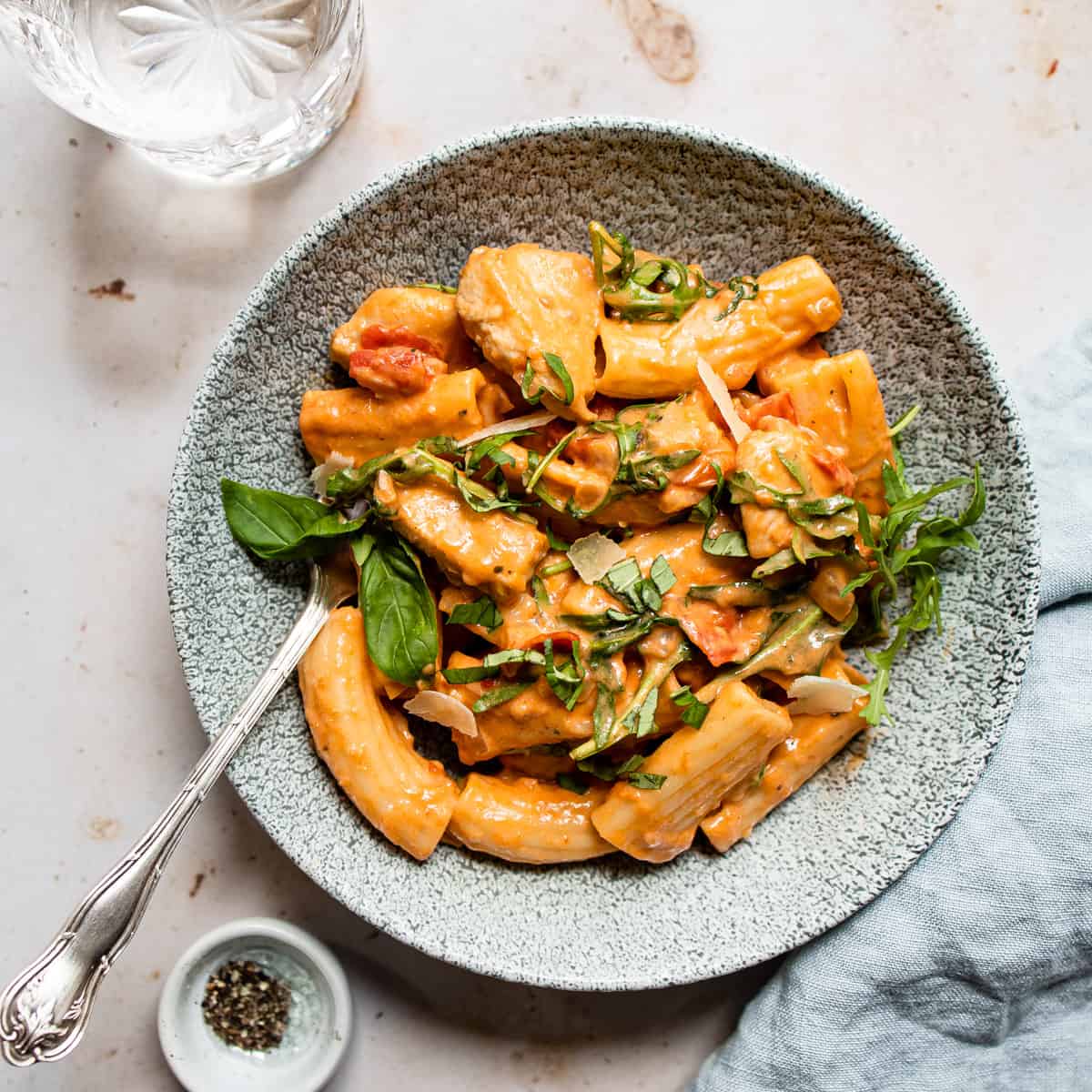 Creamy tomato chicken pasta in a green bowl- Aldi chicken recipes