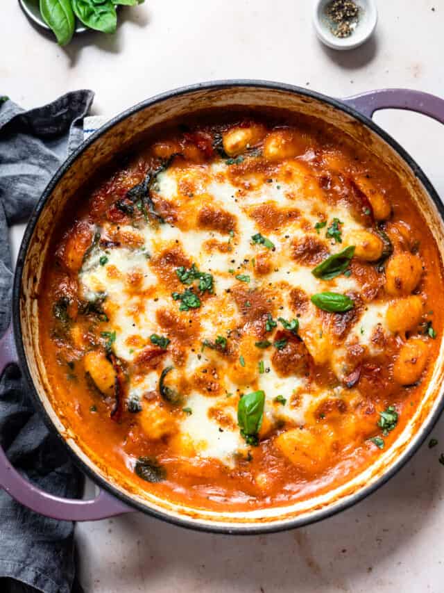 Chorizo gnocchi and mozzarella bake in a pot.