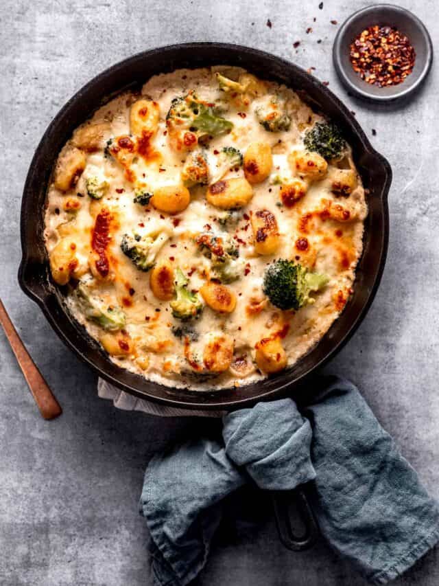 Broccoli gnocchi baked with cheese.