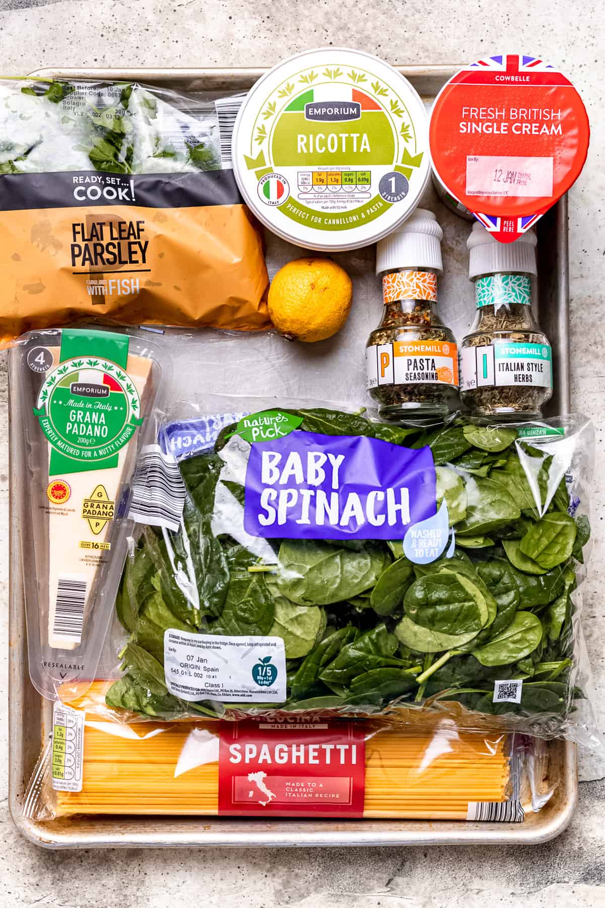 Ingredients for spinach and ricotta pasta.