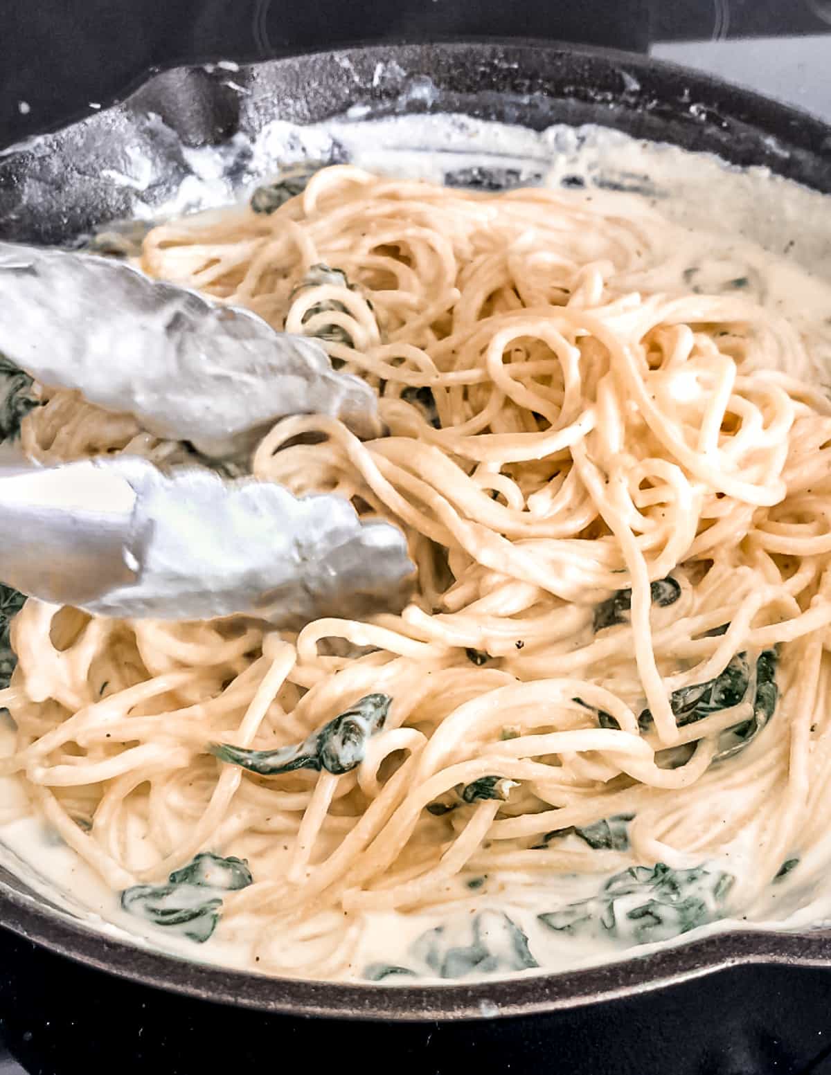 Spinach and ricotta pasta in a pan.